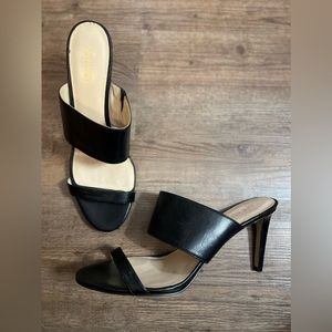 Posting a HUGE bundle tonight of shoes that don’t fit anymore!!